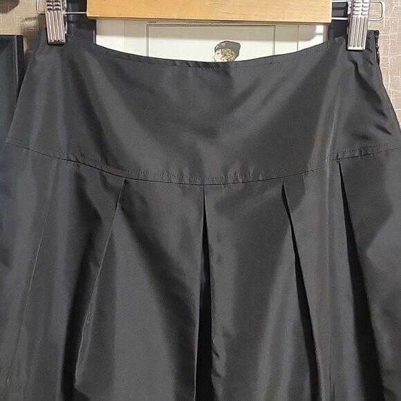 St. John Pleated Fit and Flare Skirt - Picture 2 of 12